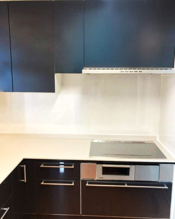 IHクッキングヒーターと広々カウンターで快適なキッチンへ